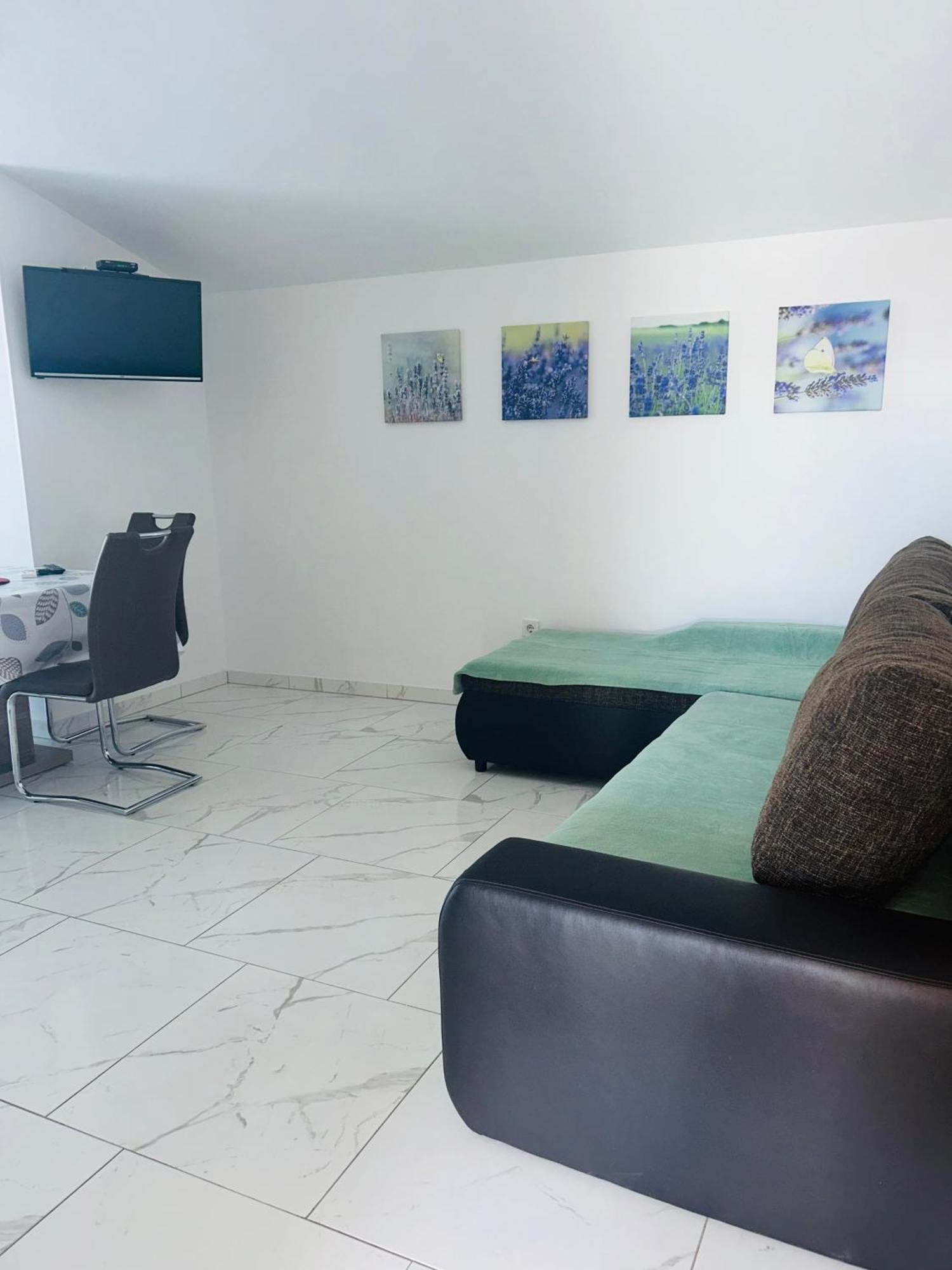 Apartmani Lovrencic วรซี ภายนอก รูปภาพ